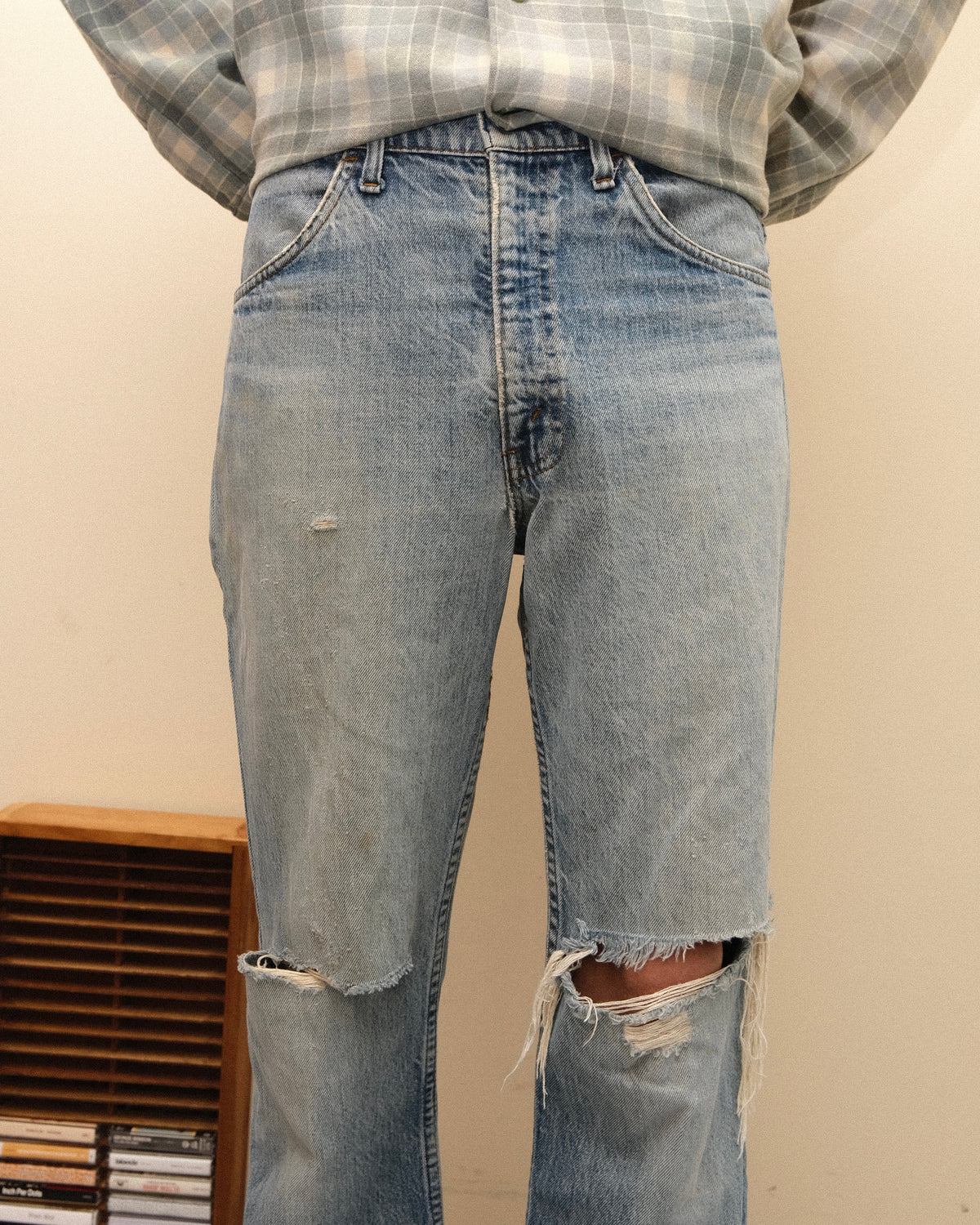 102. Levi's 646 Bell Bottom Denim Pants
