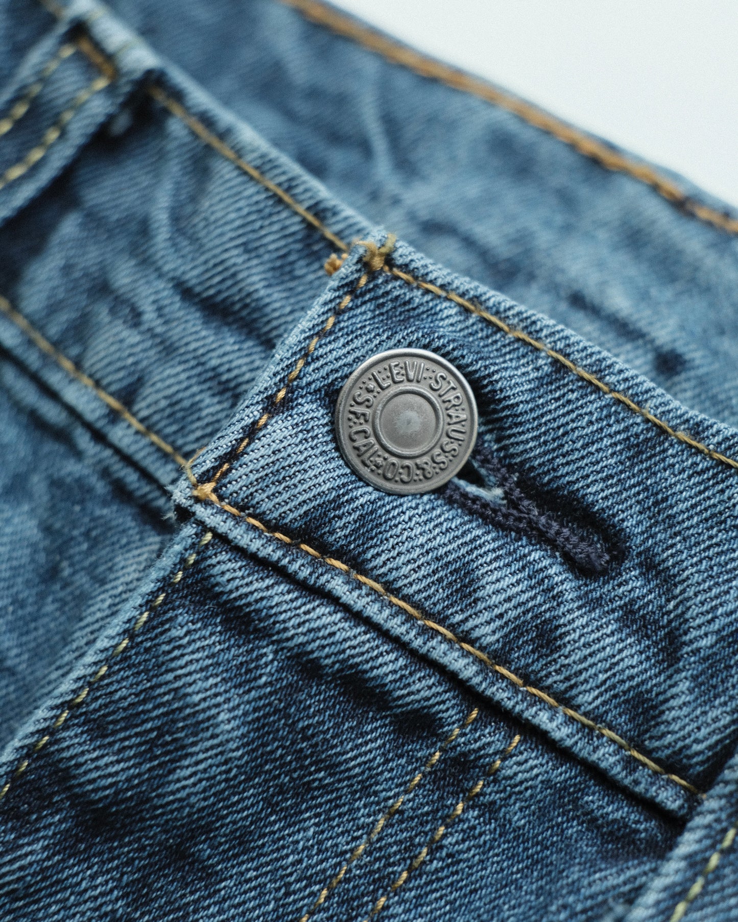 38. Levi's 527 Slim Fit Bootcut Denim Pants / W32 L32