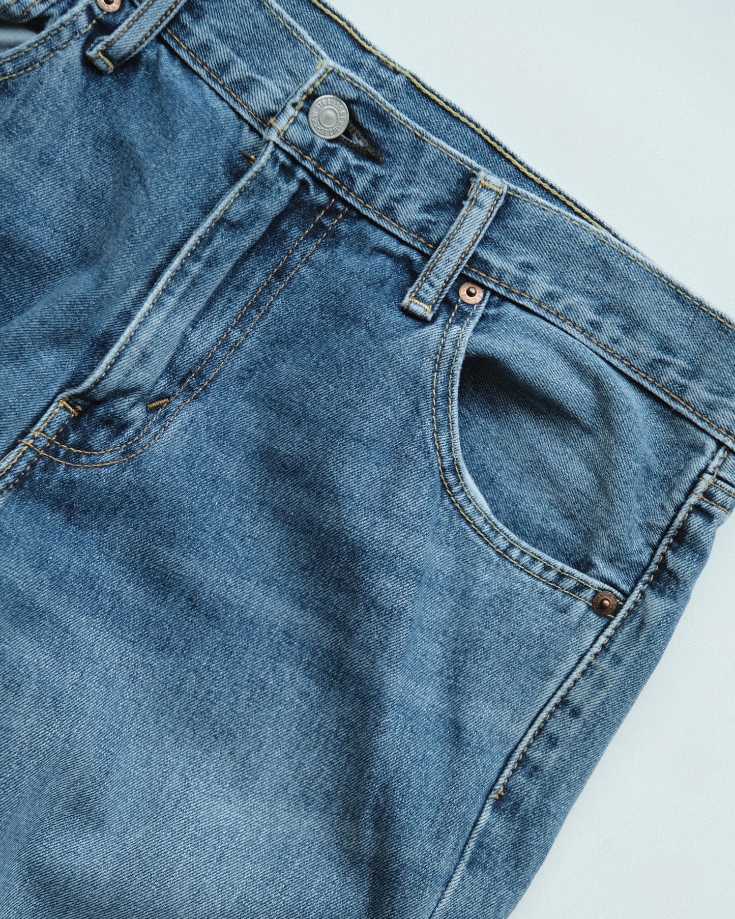 39. Levi's 527 Slim Fit Bootcut Denim Pants / W33 L32