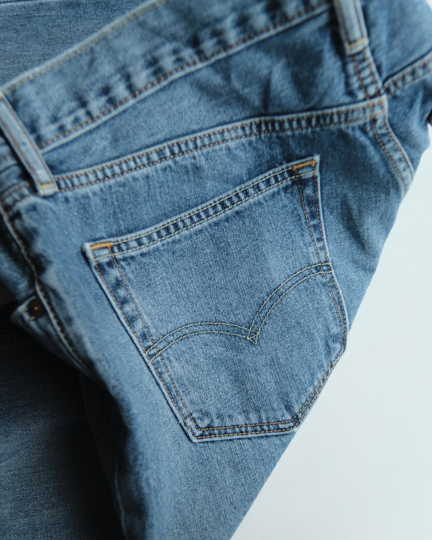 39. Levi's 527 Slim Fit Bootcut Denim Pants / W33 L32