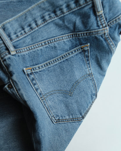 39. Levi's 527 Slim Fit Bootcut Denim Pants / W33 L32