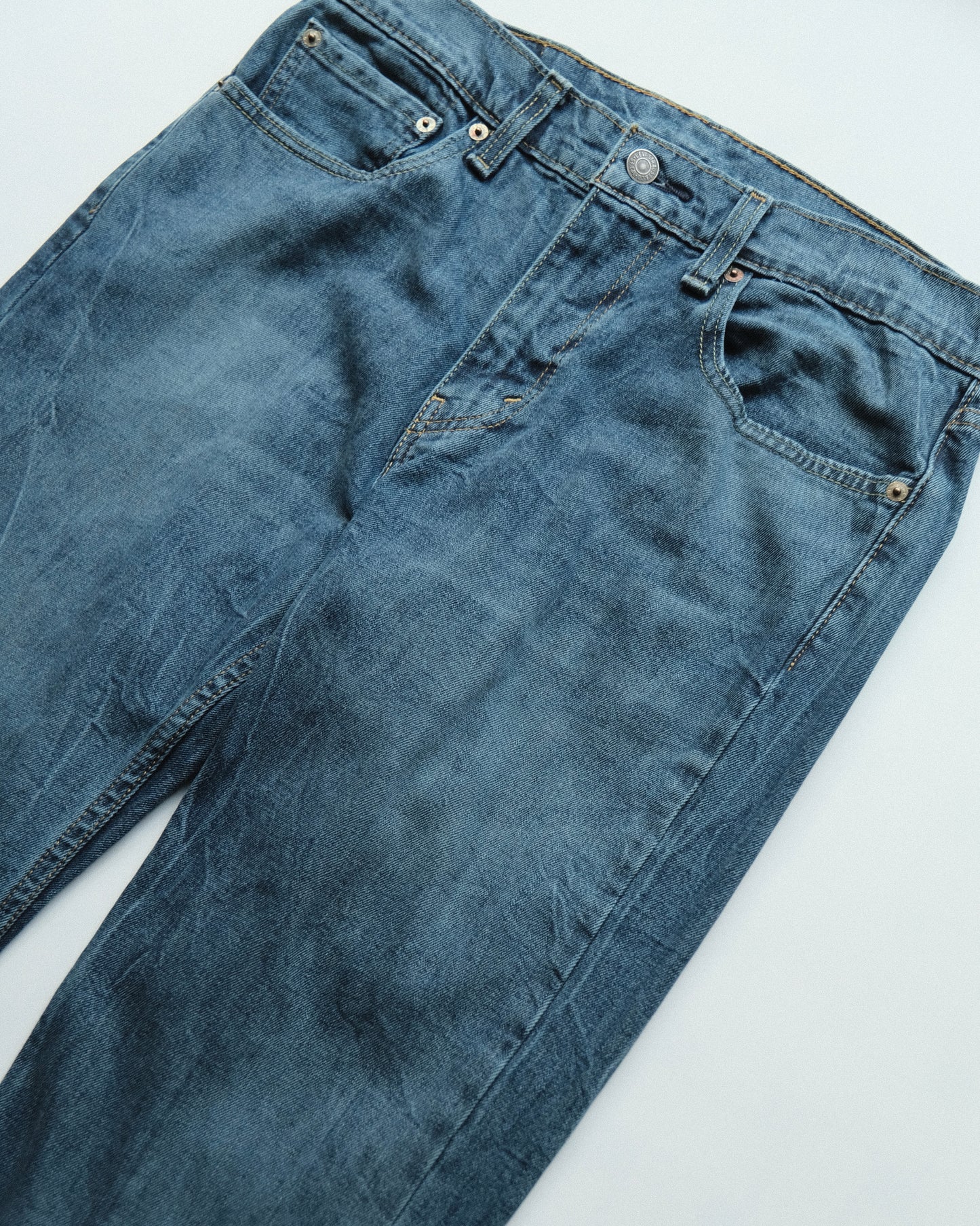 38. Levi's 527 Slim Fit Bootcut Denim Pants / W32 L32