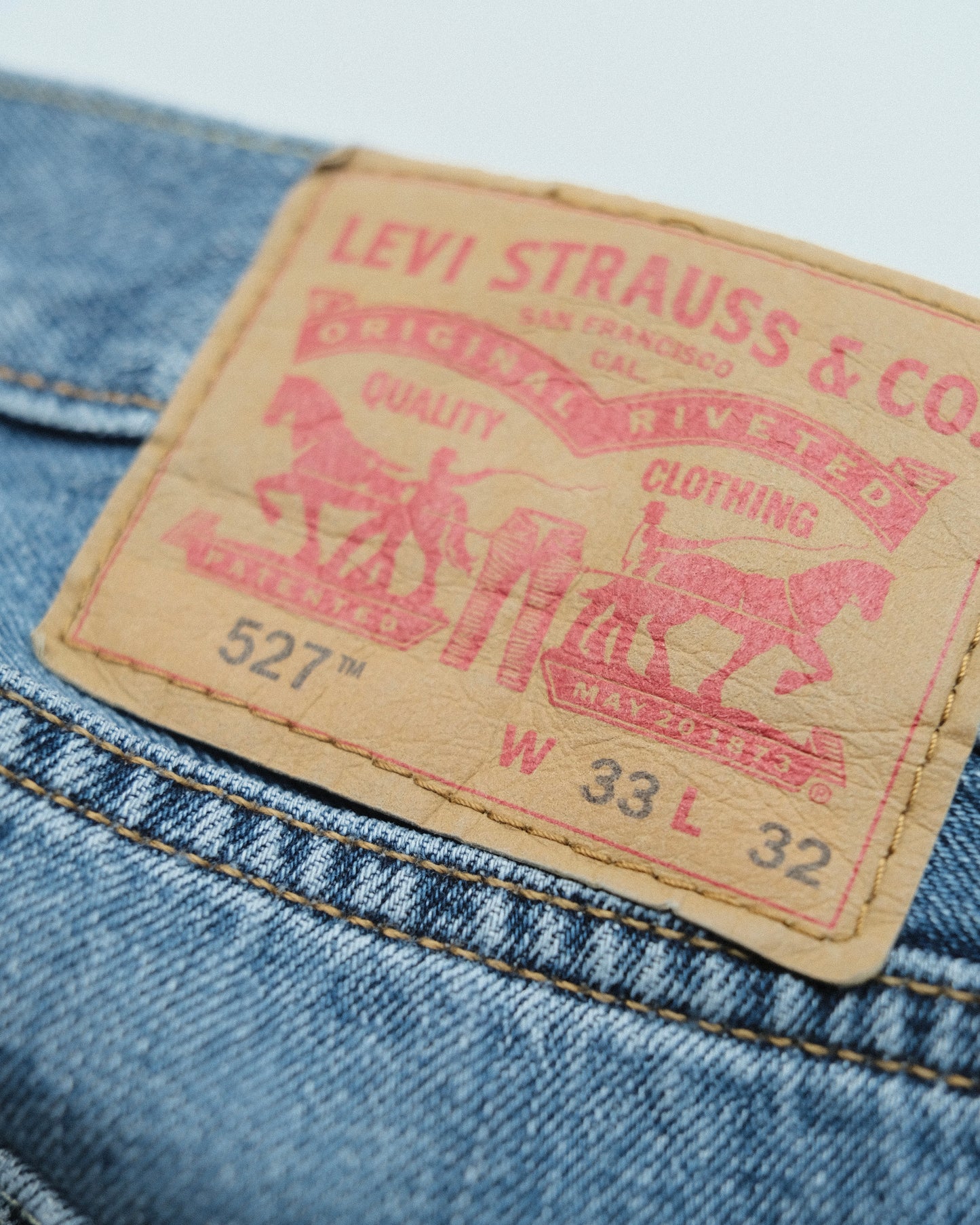 39. Levi's 527 Slim Fit Bootcut Denim Pants / W33 L32