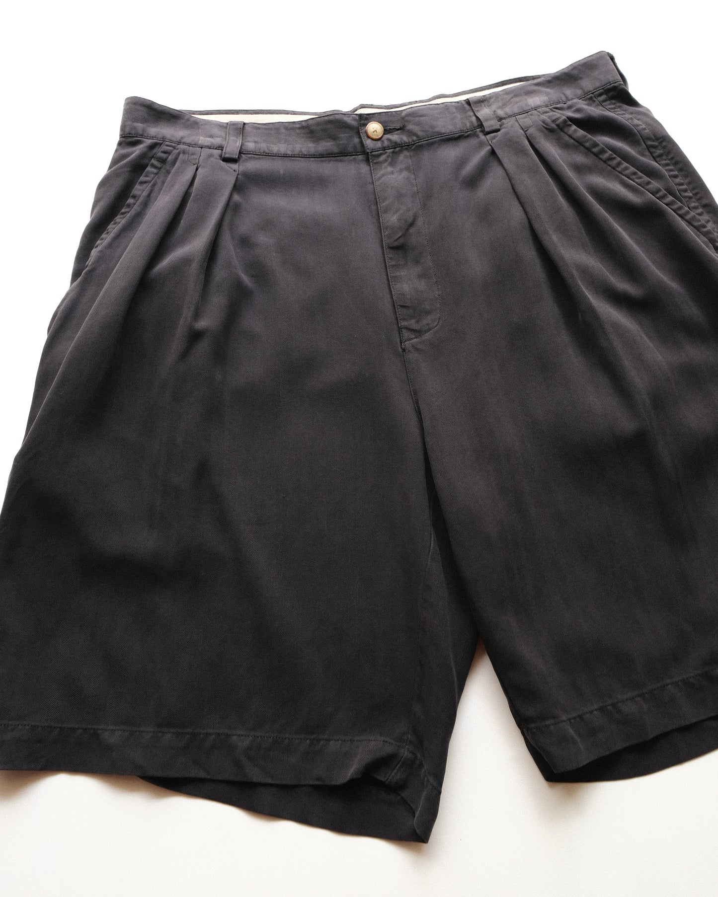 Tommy Bahama - 2 Tuck Silk Shorts